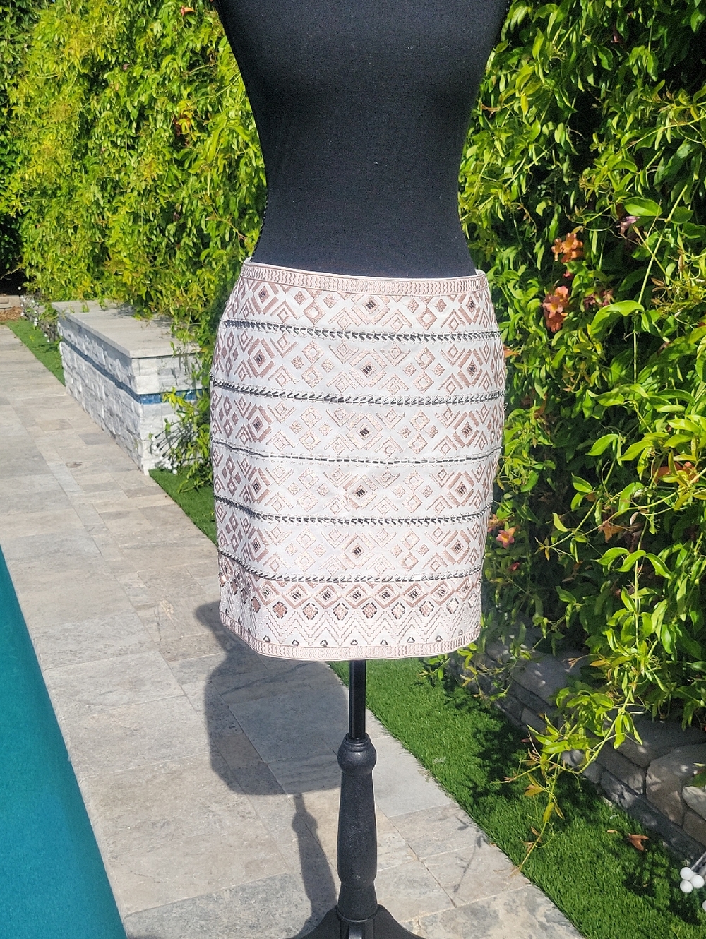 White House Black Market Blush Pink Geometric Embroiderd Beaded Mini Skirt